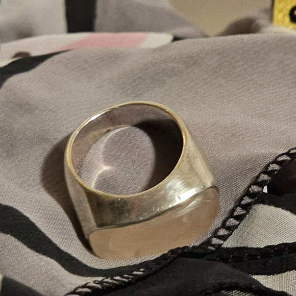 Oblong Silver Quartz Ring - Picture 3 of 8
